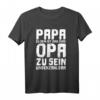 Herren T-Shirt: Papa zu sein ist eine Ehre, Opa zu sein unbezahlbar - Lustiges Geschenk für werdende Großväter zu Geburtstag & Weihnachten
