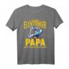 Papa Elektriker T-Shirt – Lustiges Sprüche-T-Shirt für Elektriker, Mechatroniker & Elektroberufe als Geschenk zu Geburtstag, Weihnachten & Co.