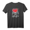 HapOwl T-Shirt mit Tanzendem Herz-Kunstwerk – Feierliches Design für Freude, Liebe & Energie