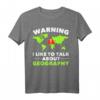 Geografie-Nerds Ich spreche gerne über Geographie-Geographen T-Shirt – Klassisch geschnitten, doppelt genähter Saum
