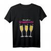 Damen Gruppen Sekt Silvester Outfit Partnerlook Party T-Shirt mit V-Ausschnitt - Perfekt für Silvesterfeier & Mitternachts-Party