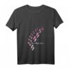 Damen Hundemotiv T-Shirt mit Hundespruch Never Walk Alone - Trendiges V-Ausschnitt Shirt für echte Dog Moms