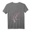 Damen Hundemotiv T-Shirt mit Hundespruch Never Walk Alone - Trendiges V-Ausschnitt Shirt für echte Dog Moms
