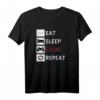 EAT SLEEP GAME REPEAT T-Shirt – Cooles Geschenk für Gamer, Zocker & Zockerinnen zum Geburtstag & Weihnachten