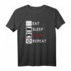 EAT SLEEP GAME REPEAT T-Shirt – Cooles Geschenk für Gamer, Zocker & Zockerinnen zum Geburtstag & Weihnachten