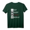 EAT SLEEP GAME REPEAT T-Shirt – Cooles Geschenk für Gamer, Zocker & Zockerinnen zum Geburtstag & Weihnachten