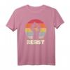 Feminist Shirt. Jahrgang Feminismus T-Shirt im Retro Vintage Stil – Resist & Revolution Shirt für Männer und Frauen, perfektes feministisches Geschenk