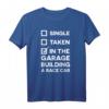 Single, Taken, In the Garage Building a Race Car Funny T-Shirt – Perfektes Geschenk für Autoliebhaber zu Geburtstag & Weihnachten