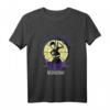 HapOwl Wednesday Playing Celo T-Shirt mit Glasfenster - Lizenziertes Addams-Familien Merchandise für Fans