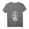 Kawaii Pastel Goth Damen T-Shirt mit Witchy Cat Skull, Kristallen & Mond - Perfekt für Anime, Gothic & Okkultismus Fans