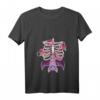 Pastel Goth Rib Cage Bat T-Shirt mit V-Ausschnitt – Creepy Bat Motiv für Wicca, Witchcraft & Pagan Culture