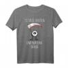 So viele Idioten und nur eine Sense - Ironisches Gothic T-Shirt mit schwarzem Humor, Sarkasmus und lustigen Sprüchen