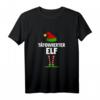 Lustiges Weihnachts Familienoutfit mit tätowiertem Elf Partnerlook - Perfekt für Weihnachten, Wichteln & Festliche Fotos