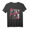 Breakfast Club Pink Text Group Photograph T-Shirt - Offiziell lizenziertes Film- und Gruppenshirt für Fans