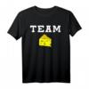 Team Käse T-Shirt – Lustiges Käsefreunde Shirt mit klassischem Schnitt und doppeltem Saum