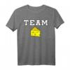 Team Käse T-Shirt – Lustiges Käsefreunde Shirt mit klassischem Schnitt und doppeltem Saum