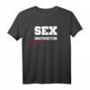 Sex Instructor First Lesson Free T-Shirt – Lustiges Geschenk für Junggesellenabschiede, Partys & Freunde
