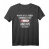 IT Nerd T-Shirt - Have you tried turning it off and on again | Lustiges Technik-Geek Geschenk für Programmierer & IT-Profis