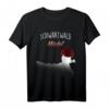 Schwarzwaldmädel mit Schrotflinte und Bollenhut T-Shirt – Perfektes Geschenk für Schwarzwaldfans, Urlaubserinnerung & Tradition
