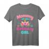 Mommy of The Birthday Girl Unicorn Flower T-Shirt – Perfektes Geschenk für Mütter, Schwestern, Tanten & Familienfeiern zu Geburtstag, Muttertag, Weihnachten & Neujahr