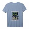 Damen T-Shirt mit böser Katze & Kaffee – Humorvolles Guten Morgen Spruch, Dünnes Eis V-Ausschnitt