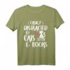 Easily Distracted by Cats & Books - Witziges Katzen T-Shirt als Geschenk zum Geburtstag oder Weihnachten für Katzenliebhaber