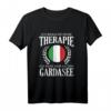 Keine Therapie Gardasee Italien Urlaub T-Shirt – Lustiges Geschenk für Gardasee-Liebhaber, Segler und Reisende am Meer