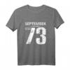 Lustiges T-Shirt zum 46. Geburtstag Jahrgang 1973 September – Personalisiertes Geschenk für Männer und Frauen