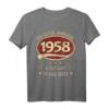 65. Geburtstag T-Shirt 1958 – Lustiges Retro Outfit für Männer, die stolz auf ihr Geburtsjahr sind
