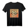 43. Geburtstagsgeschenk Klassische Kassette Jahrgang 1977 T-Shirt – Vintage Design für Retro-Feiern & Geburtstagsgeschenke