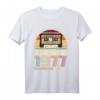 Retro Kassetten Tape Jahrgang 1977 - Vintage Musik T-Shirt für Geburtstagskinder, Männer und Frauen, perfekt als Geschenk oder für den Alltag