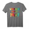 Jahrgang März 1967 T-Shirt - Klassisch geschnitten, doppelt genähter Saum, Perfektes Geburtstagsgeschenk