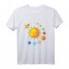 Kinder Sonnensystem T-Shirt mit Planeten, Sonne & Raketen – Buntes Weltraumdesign für Kinder zum Geburtstag & Weihnachten