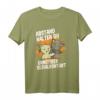 Abstand halten unnötiger Sozialkontakt Spruch Kätzchen Katze T-Shirt – Lustiges Geschenk für Freunde mit Humor, ideal zum Social Distancing & Witzige Sprüche