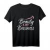 Schönheit ist mein Beruf Kosmetikerin T-Shirt – Klassisch geschnitten, doppelt genähter Saum, ideal für Beauty-Profis und als Geschenk