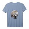 Drei Wölfe heulend am Mond – Wolf-Liebhaber T-Shirt, exklusives Tiermotiv als Geschenk für Natur- und Raubtierfans