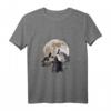 Drei Wölfe heulend am Mond – Wolf-Liebhaber T-Shirt, exklusives Tiermotiv als Geschenk für Natur- und Raubtierfans