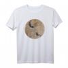 Mensch schaukelt vor dem Mond - Cooles Weltraum T-Shirt mit Mondschein, Galaxie und Retro-Look für Astronomie- und Sci-Fi-Fans