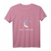 Damen LGBTQ Trans Pride Flagge T-Shirt mit Mond & V-Ausschnitt – Unterstütze die Vielfalt & Feier die sexuelle Freiheit