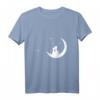 Verliebtes Katzenpaar im Mond T-Shirt - Romantisches Katzenmotiv für Tierliebhaber und Sternenhimmel-Fans