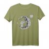 Astronaut arbeitet mit Spitzhacke am Mond T-Shirt – Coole Raumfahrt Design Geschenk für Weltraumliebhaber und Sternenträumer