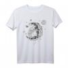Astronaut arbeitet mit Spitzhacke am Mond T-Shirt – Coole Raumfahrt Design Geschenk für Weltraumliebhaber und Sternenträumer
