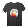 Heulender Wolf im Vollmond - Kunstillustration T-Shirt für Wolfsliebhaber, Naturschutz und Outdoor-Abenteuer