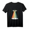 Retro Regenbogen UFO T-Shirt – Buntes Vintage-Design für Sci-Fi- und Außerirdischen-Liebhaber
