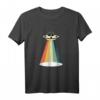 Retro Regenbogen UFO T-Shirt – Buntes Vintage-Design für Sci-Fi- und Außerirdischen-Liebhaber