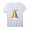 Retro Regenbogen UFO T-Shirt – Buntes Vintage-Design für Sci-Fi- und Außerirdischen-Liebhaber