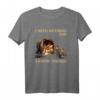 Diogenes I Need Nothing And I Know Things Philosophie Shirt – Originelles Geschenk für Philosophen, Nerds & Literaturfans für Weihnachten & Geburtstag