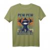 Lustiges Affe Pistole T-Shirt – Vintage Monkey Pew Pew Geschenk für Frauen und Männer zu Weihnachten & Geburtstag