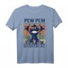 Lustiges Affe Pistole T-Shirt – Vintage Monkey Pew Pew Geschenk für Frauen und Männer zu Weihnachten & Geburtstag