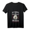 Damen & Herren Hund T-Shirt mit Pudel-Motiv 'Mein Pudel Ist Ein Schatz' - Leichtes, klassisch geschnittenes V-Ausschnitt Shirt